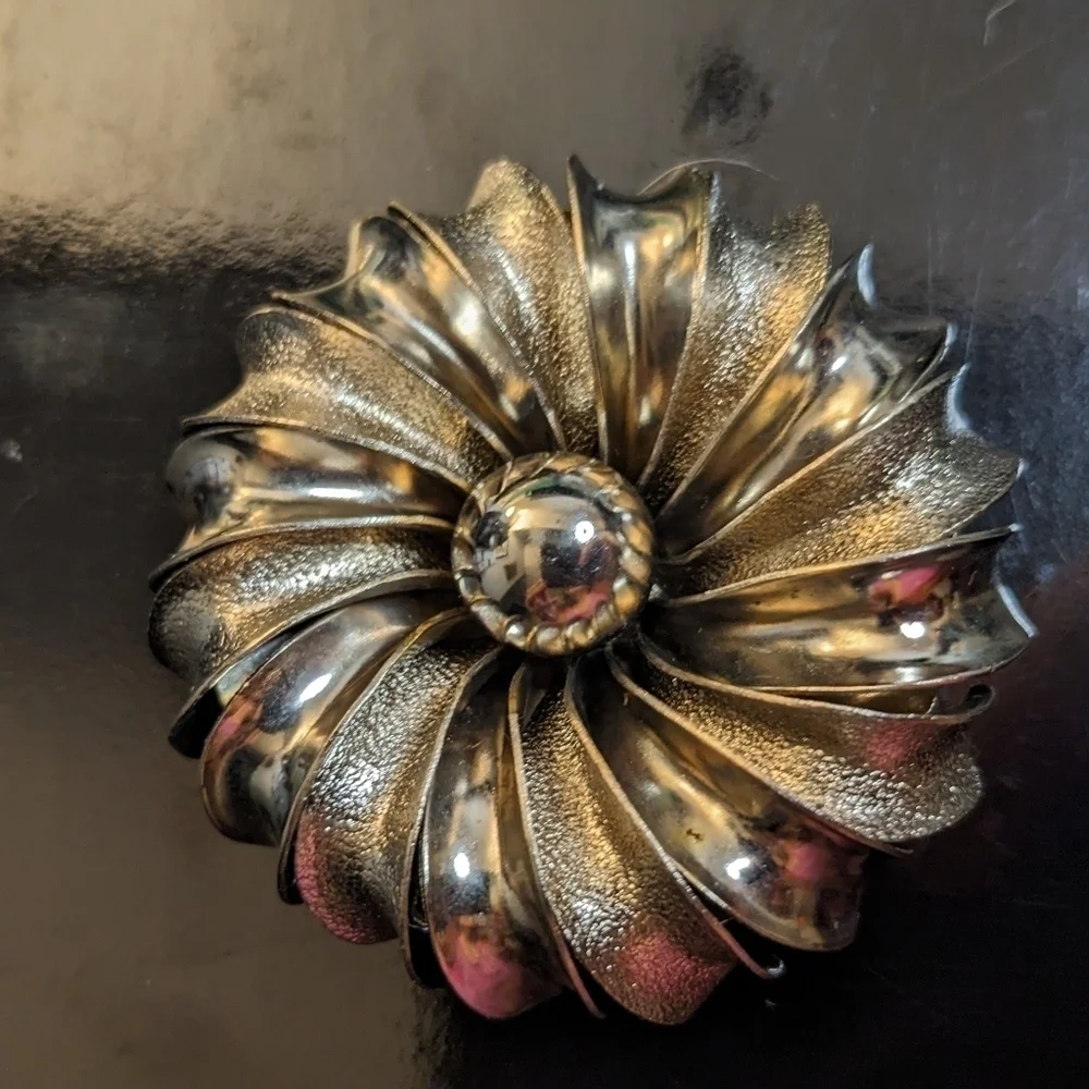 Vintage Silver‎ Tone Flower Brooch